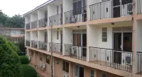 Acholi Inn Hôtels à : 