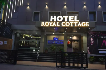 Hotel Royal Cottage Отели рядом с достопримечательностью «Moti Jheel»