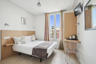 Hôtel le National Clichy Paris Hotels in Clichy