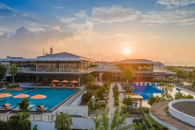 Oakwood Hạ Long Các khách sạn gần Valley Beach Club - beach