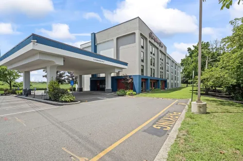 Hampton Inn Ridgefield Park - parking