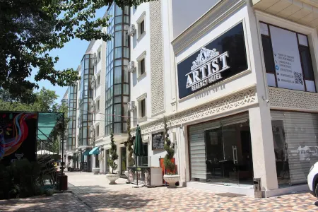 Artist Regency Hotel