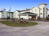 Days Inn & Suites by Wyndham Columbus NE Hotels in Platte County