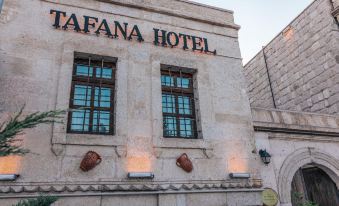 Tafana Cave & Stone Lodge