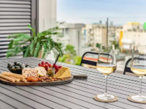 Sanders Only - Delightful 2-Bdr Apt with Balcony Hotels in Agios Athanasios