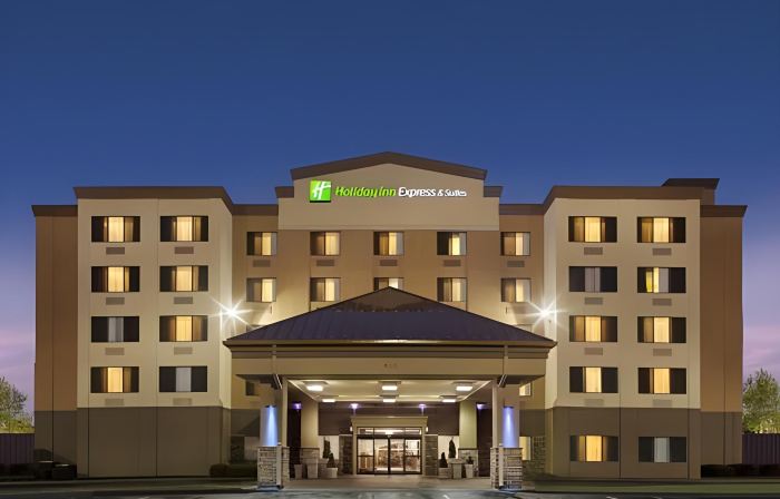Holiday Inn Express & Suites CORALVILLE by IHG