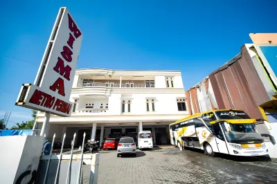 RedDoorz Near Makassar Town Square 2 Các khách sạn gần Futsal Toddopuli