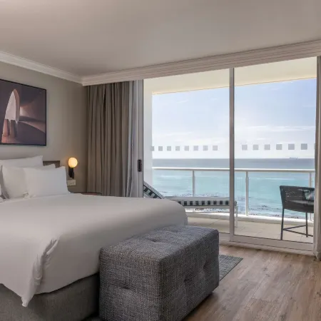 Radisson Collection Hotel, Waterfront Cape Town Отели рядом с достопримечательностью «Моуилл-Пойнт»