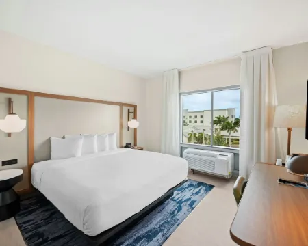 แฟร์ฟิลด์ อินน์แอนด์สวีทส์ สนามบิน/ท่าเรือท่องเที่ยวฟอร์ตลอเดอร์เดล โรงแรมในดาเนียบีช