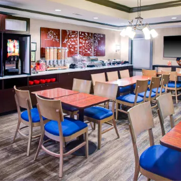 TownePlace Suites Atlanta Buckhead Отели рядом с достопримечательностью «Станция метро Lindbergh»