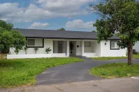 Dreamy 4BR Getaway w/ Private Pool & Luxe Patio in Miramar!