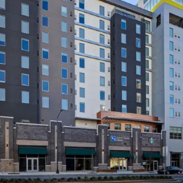 Home2 Suites by Hilton Charlotte Uptown Отели рядом с достопримечательностью «Банк оф Америка Стадиум»
