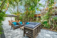 Uhost AI - 4BR Retreat Parking & Patio for All
