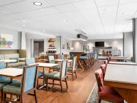 Hampton Inn Grand Rapids-North Hotels near Greyline Brewing Co.