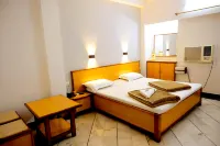 Subhash Hotel Hotels near Hari Masjid Allahabad