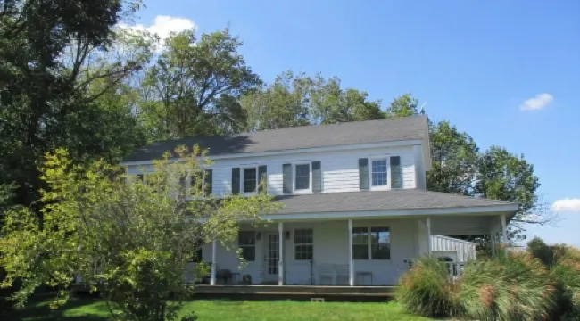 15 minutes from Kings Island!  Spacious farmhouse that sleeps up to 11!