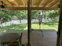 Romantic Cabin for Two! 12 miles to Schlitterbahn/New Braunfels, Gruene Texas.