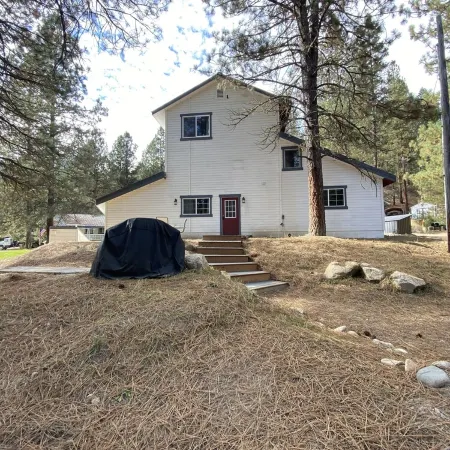 Cozy Home with Hot Tub, River View & Fire Pit!