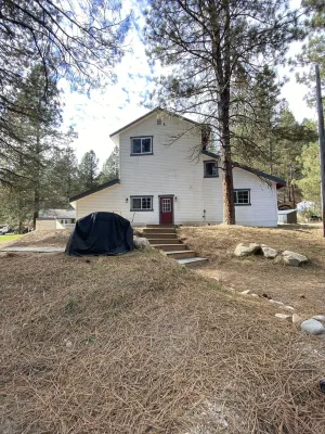Cozy Home with Hot Tub, River View & Fire Pit!