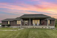 Close to the Ark! Incredible views on 10 private acres w/ firepits!