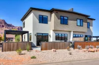 Luxury twin home.  Beautiful views. Private hot tub. Covered outside patio.