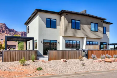 Luxury twin home.  Beautiful views. Private hot tub. Covered outside patio.