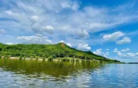 The BRD Nest Mississippi River views backdropped by majestic Minnesota bluffs