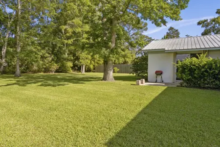 Cozy Coastal Home in Golf Cart District Отели рядом с достопримечательностью «Шелл»