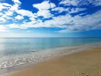 30 Seconds to Beach Path! Tiki Bar with Outdoor TV! Bikes, Kayaks, Sups & More!