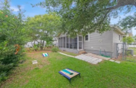 Snowbird 1/3 to 2/14 Available! Pet Friendly! Great Deck and Front Porch!