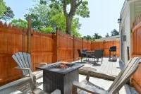 Green Anchor Cottage - private hot tub getaway!