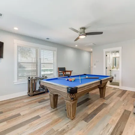 Dog friendly-perfect central location in OBX, few minutes walk from the beach