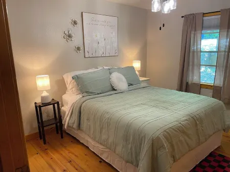 Lakefront Cabin House near Camdenton at Lake of the Ozarks