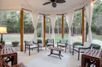 Huge Charlotte Farmhouse Villa 25 minutes from downtown!