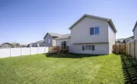 Happily Home @West Omaha 4 bed separate spaces sleeps 10