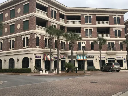 Cozy 30A Studio for Two, by Rosemary Bch. Walk to Beach/Dining/Heated pool/shops