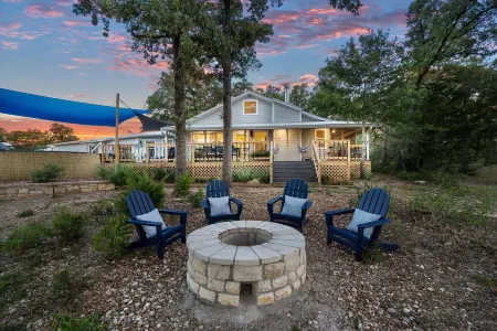53 Acre Ranch w/Pool, Spa, Lake, Game Room & More!