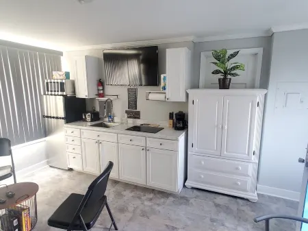 The Corner Apartment. In the Heart ❤️ of Anderson. Отели рядом с достопримечательностью «Парк Дженератор»