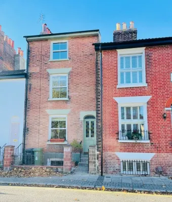 Character Victorian Townhouse - Conservation Area