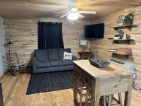 Downtown Cypress & Rock Cabin Hotel di Mammoth Spring