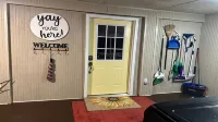 Charming modern cottage, in Crawfordville with extra parking for your boat.