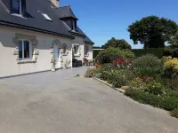 Detached house between sea and countryside 利埃河畔普洛厄克住宿飯店