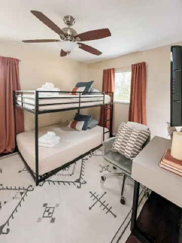 By Airport/King Ensuite/1 LV/Heated Community Pool サウス・タンパ周辺のホテル