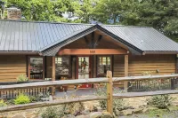 Gorgeous Mountain Views over Aska +Hot Tub & Firepit +Dog Friendly +Arcade table 차타후치-오코니 국유림 주변 호텔