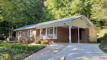 Cozy and Quiet Home-Clayton, Georgia