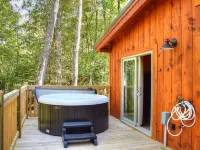 ACE HIGH Cabin- RRG- Hot Tub Hotels in Menifee County