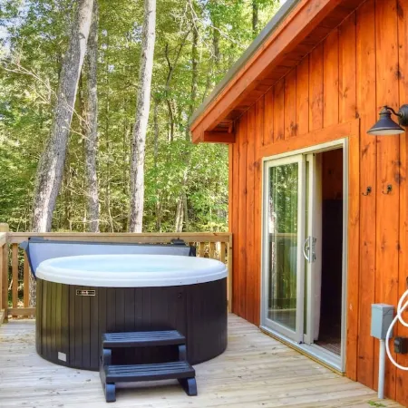 ACE HIGH Cabin- RRG- Hot Tub