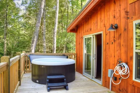ACE HIGH Cabin- RRG- Hot Tub