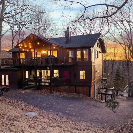 Private Mountain Home, 2miles To Ski, Hot Tub, Views, Fireplace, & Pet Friendly!