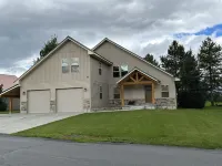 Luxury Island Park Cabin - 20 miles from Yellowstone Entrance